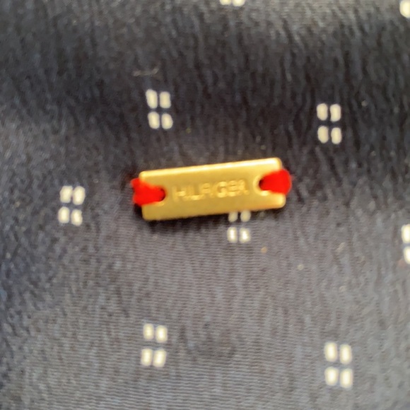 Tommy Hilfiger - Picture 5 of 7